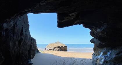 Trysor Holiday Cottage a stunning Coach house with sea views, near Penbryn beach