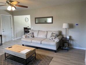 TV - Modern Condo in Archbold - Near I-80 (Archbold)