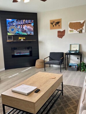 Interior - Modern Condo in Archbold - Near I-80 (Archbold)