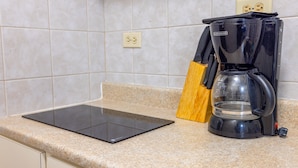Family Studio | Private kitchen | Cookware/dishes/utensils - Golden Dream Studio 306 B (Isabela)