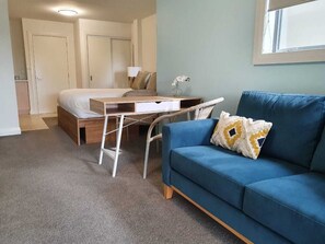 1 bedroom, bed sheets - Mount Maunganui Studio (Mount Maunganui)