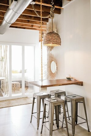 Dining - Tranquil retreat with quiet luxury. Perfect for honeymoons, wedding stays, etc. (Cincinnati)