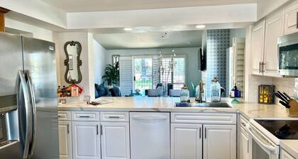 Gated Country Club Pool Villa /Acrisure Arena/ Tennis & Golf !