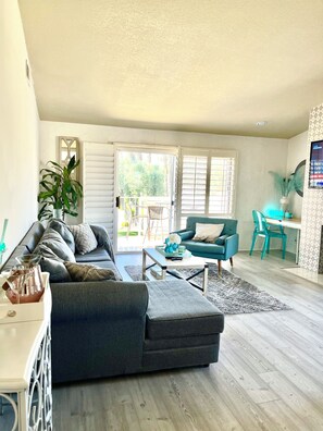Smart TV, fireplace