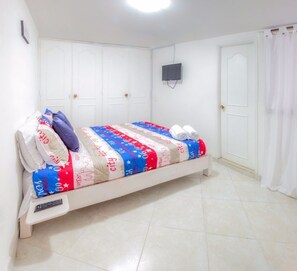 3 Schlafzimmer, Schreibtisch, Bügeleisen/Bügelbrett, kostenloses WLAN