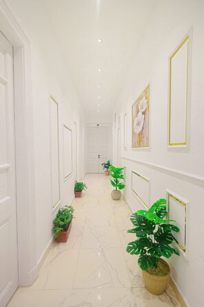 Ropa de cama hipoalergénica y minibar