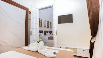 Hypo-allergenic bedding, minibar, in-room safe, individually decorated