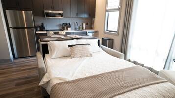 2 bedrooms, desk, iron/ironing board, WiFi