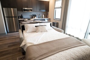 1 bedroom, desk, iron/ironing board, WiFi