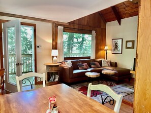 Smart TV, books, stereo