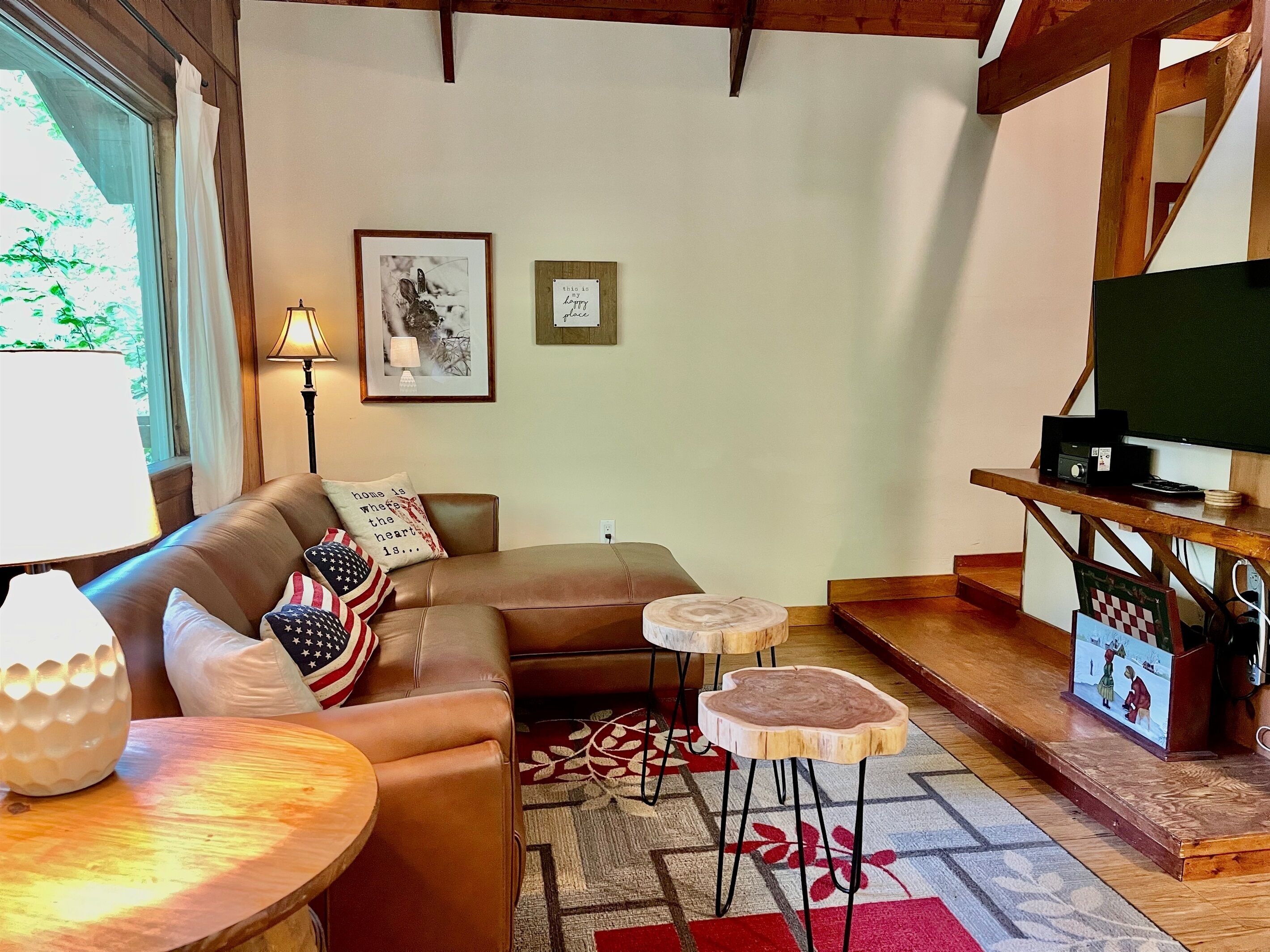 Smart TV, books, stereo