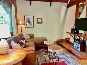 Smart-TV, Bücher, Stereoanlage