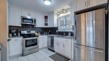 KylskÄp, mikrovÄgsugn, ugn och diskmaskin