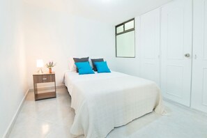 3 Schlafzimmer, Schreibtisch, Bügeleisen/Bügelbrett, kostenloses WLAN