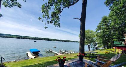 Lakefront cottage on Silver lake near Letchworth Park