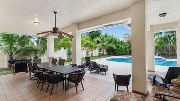 Piscina all'aperto, una piscina riscaldata