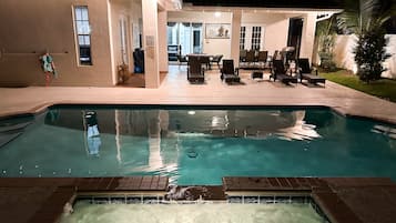 Udendørs pool, opvarmet pool