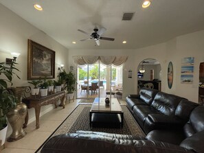 Interior - FLORIDA PALMS- 5BR HOME 3 MILES TO BEACH - PRIVATE POOL & HOT TUB (Lake Worth)