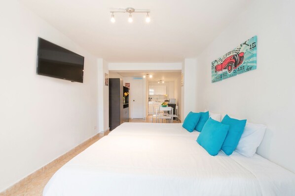 1 chambre, bureau, fer et planche à repasser, Wi-Fi gratuit