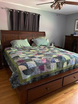 3 bedrooms, in-room safe, desk, iron/ironing board