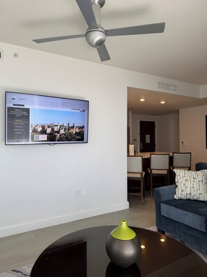 Smart TV, fireplace, table tennis