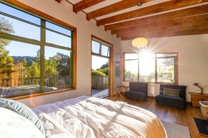 3 bedrooms, internet, bed sheets