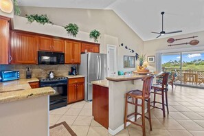 Fridge, microwave, stovetop, dishwasher