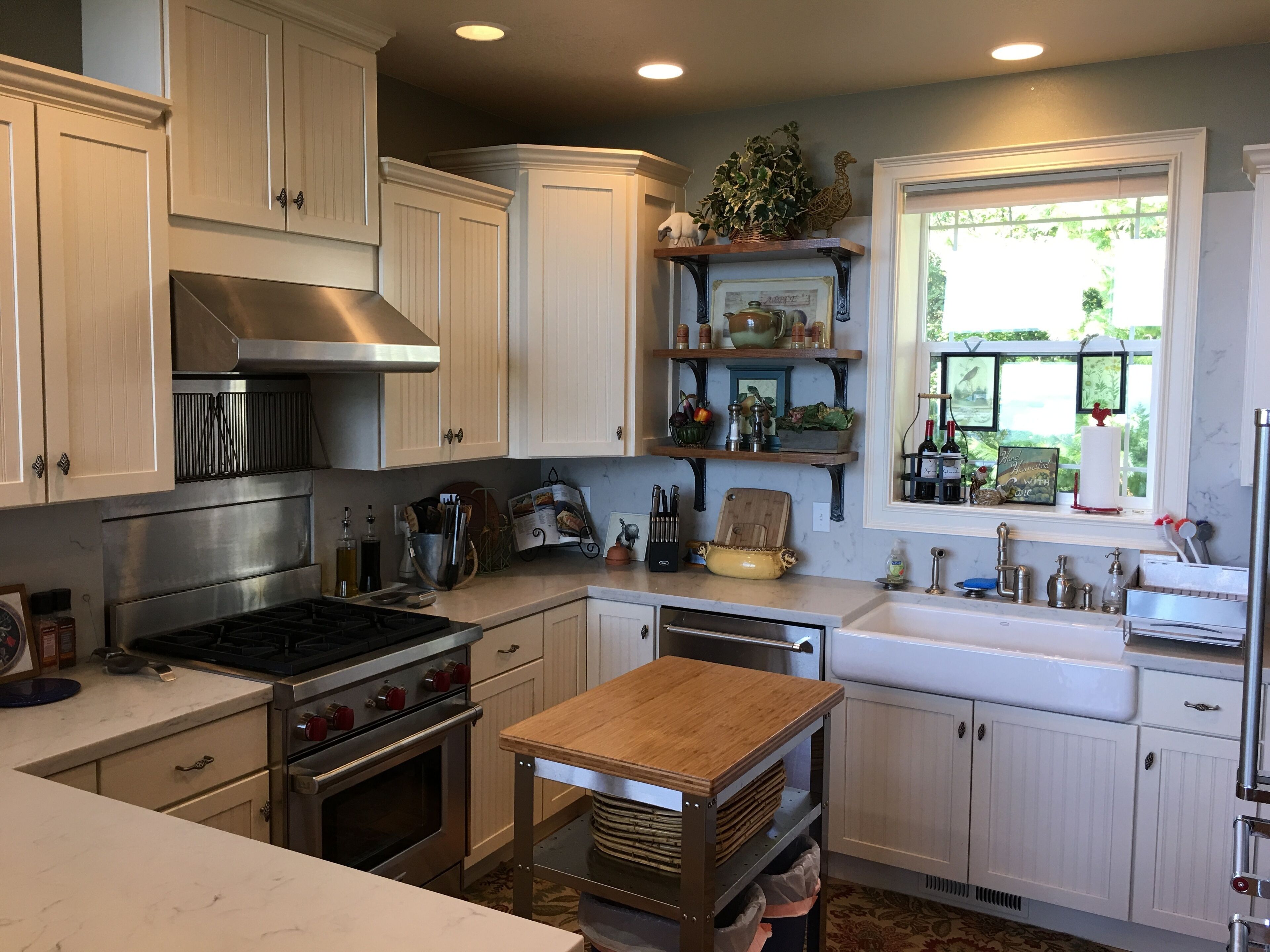 Mt. Pleasant Garden View Main Ranch House with Panoramic Saltwater Views of BC