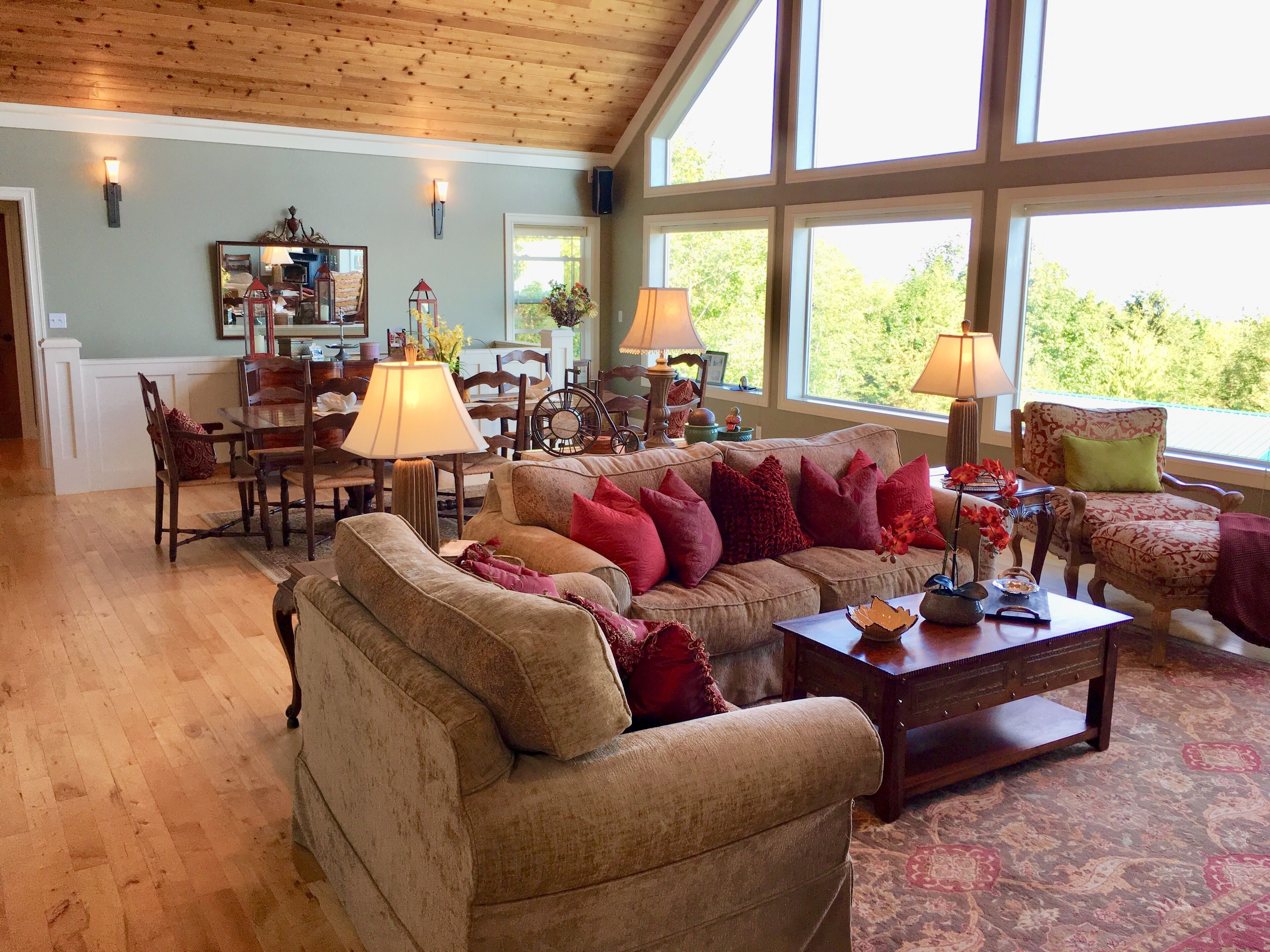 Mt. Pleasant Garden View Main Ranch House with Panoramic Saltwater Views of BC