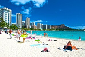 Beach nearby - World Famous Waikiki Beach, Includes parking. (Honolulu)