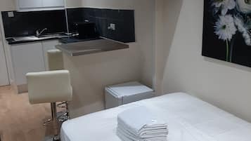 1 bedroom, WiFi, bed sheets