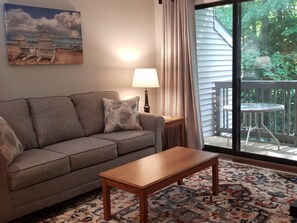 Smart TV - The Shores Condo W/ King Bed<br>Nightly, Weekly or Monthly (Williamsburg)