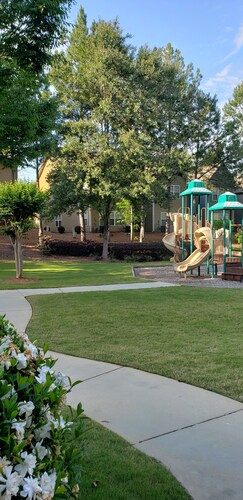 Only 2 miles from shopping, banking, food, entertainment,15 to downtown Atlanta