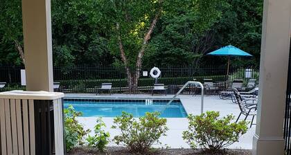 Only 2 miles from shopping, banking, food, entertainment,15 to downtown Atlanta
