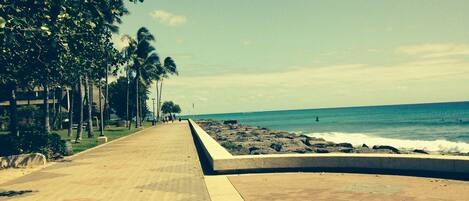 Beach nearby, sun-loungers, beach towels