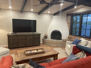 Smart TV, fireplace, books, stereo