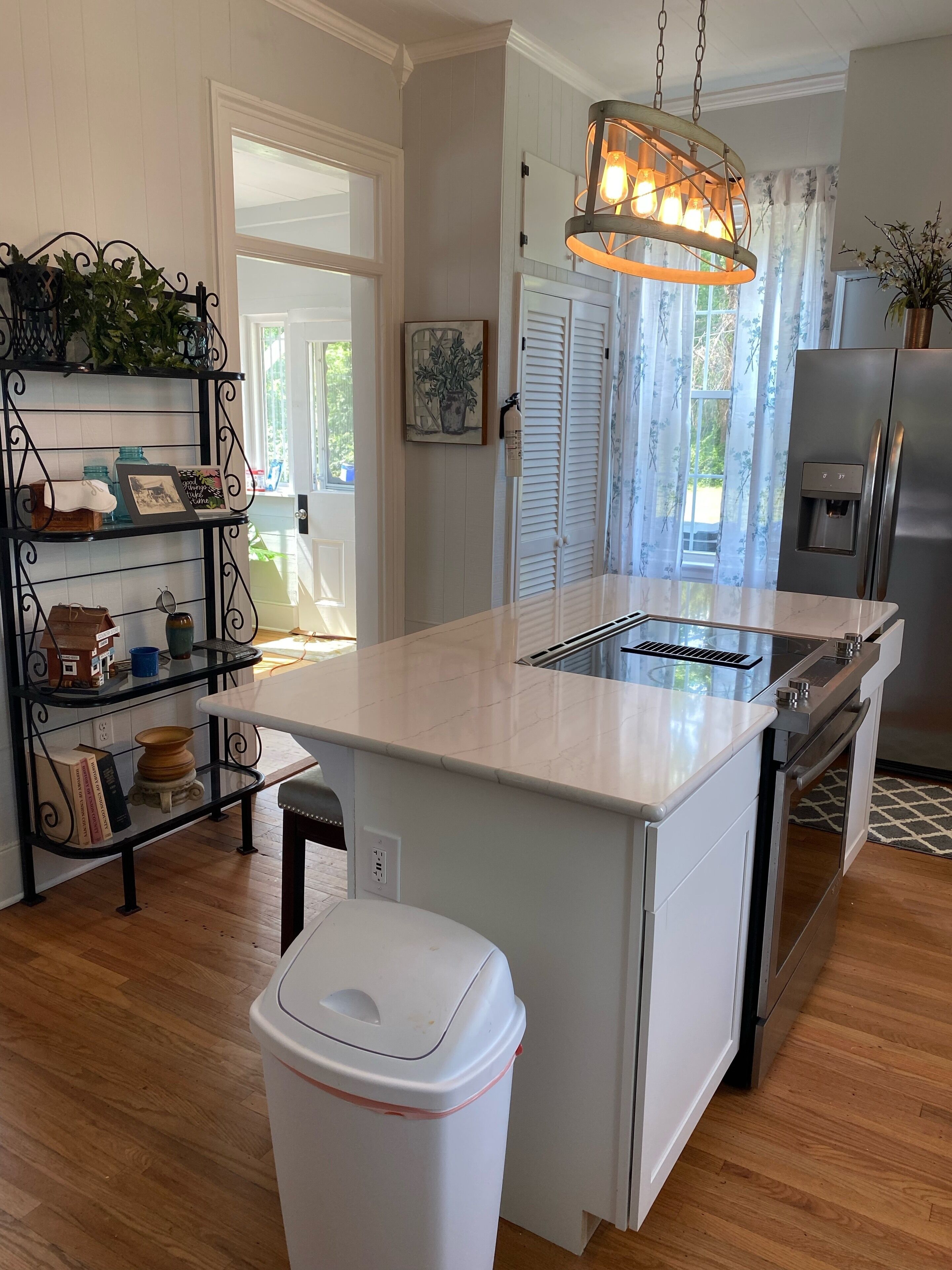 Beautiful newly renovated farm house overlooking 5 acre lake. ****New Rates ***