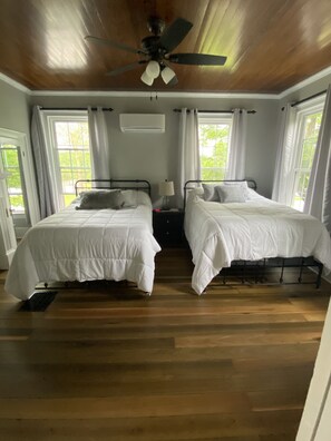 3 makuuhuonetta, silitysrauta/-lauta, ilmainen Wi-Fi, vuodevaatteet