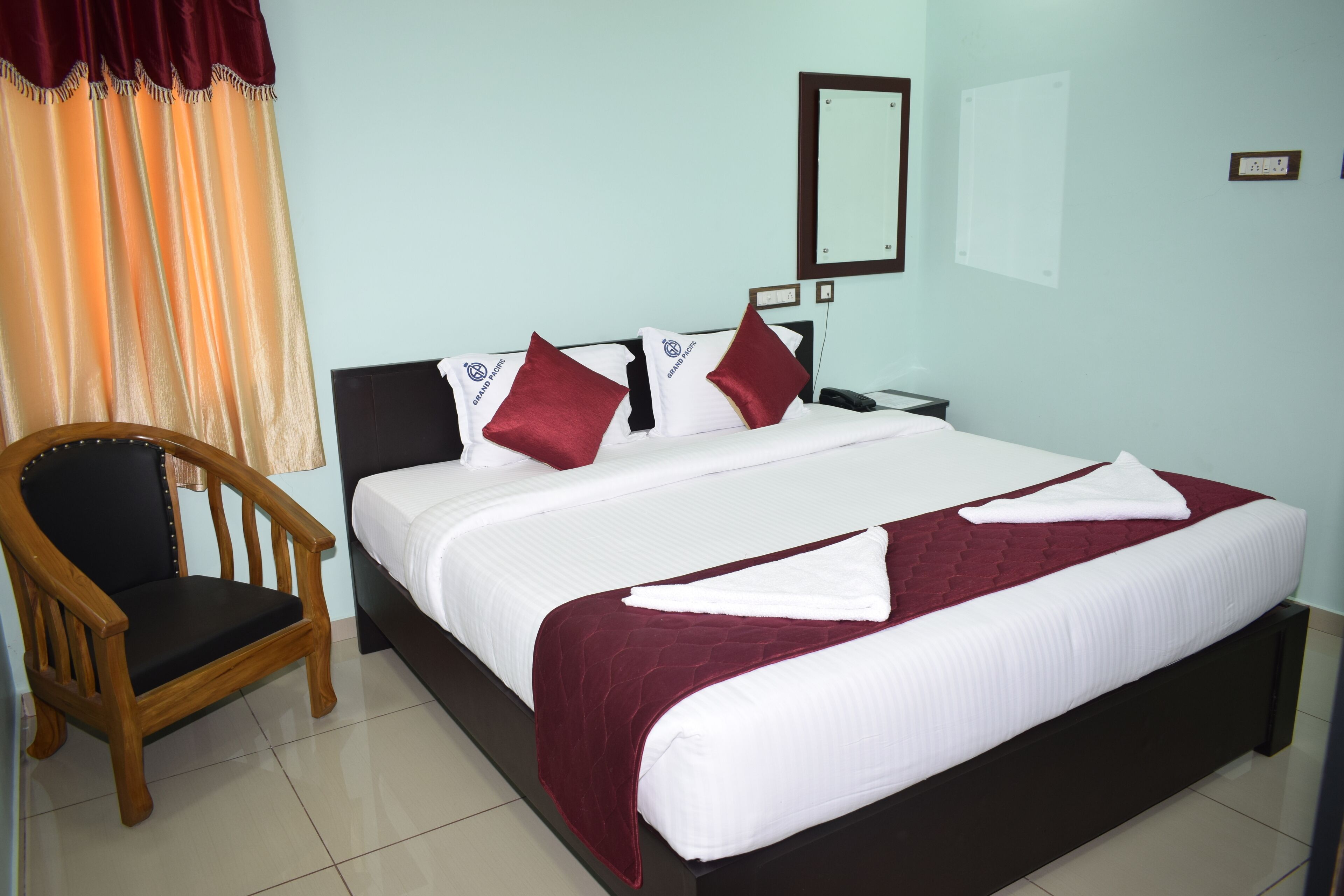 Egyptian cotton sheets, premium bedding, in-room safe