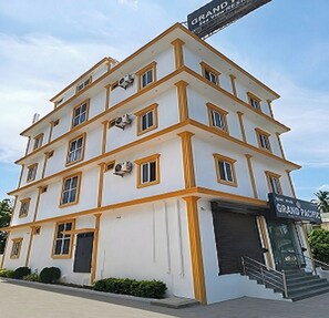 Exterior - Grand Pacific (Vanur)