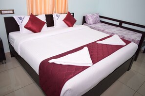 Egyptian cotton sheets, premium bedding, in-room safe - Grand Pacific (Vanur)