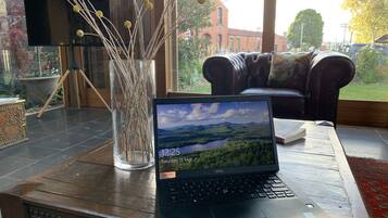 Deluxe House | Living area