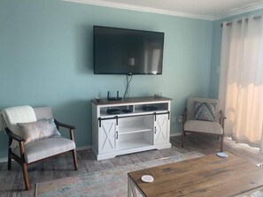 Smart TV - Beachfront 4th floor, king, private balcony, pool, hot tub, BBQ (South Padre Island)