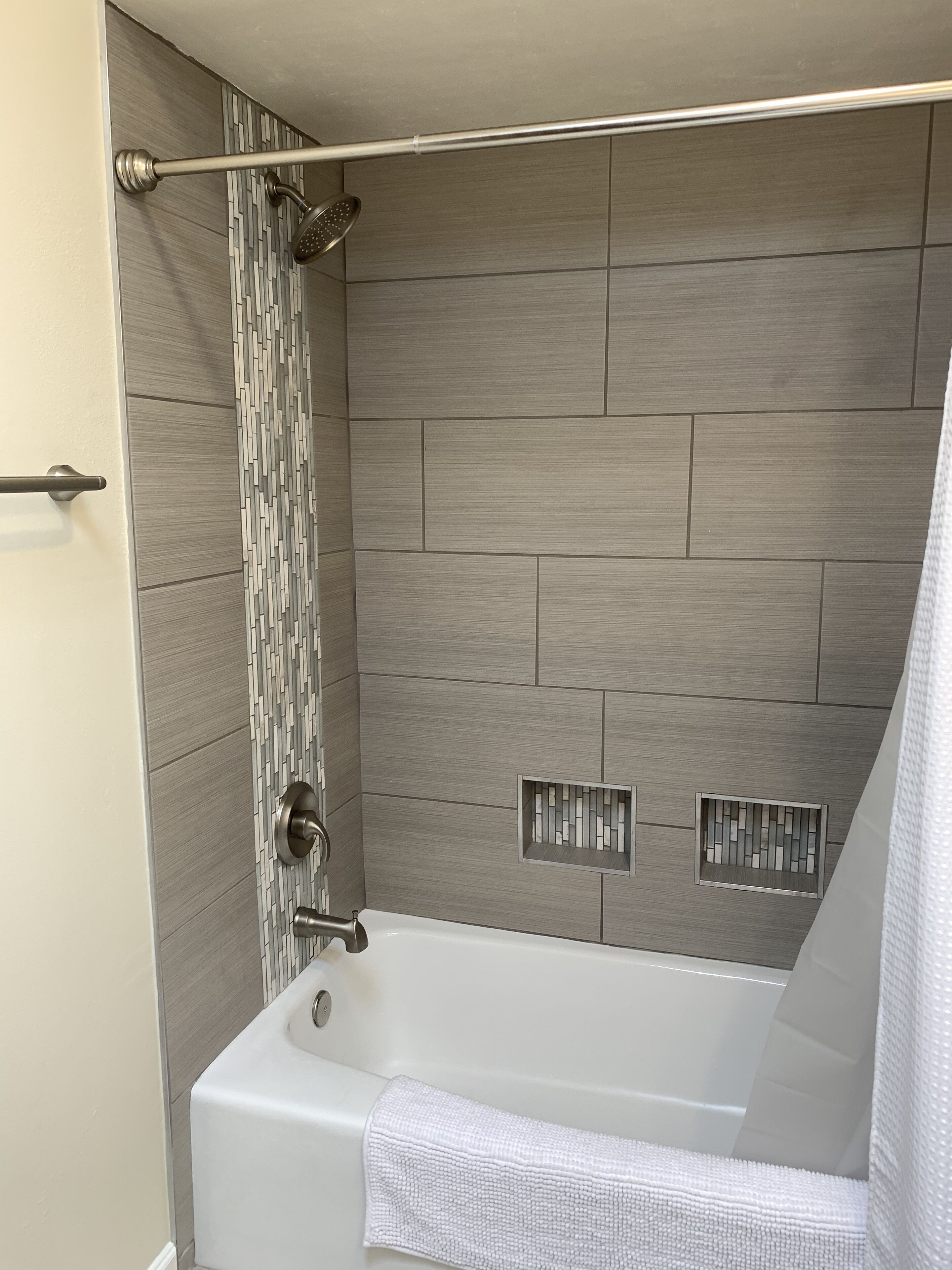 Knollwood Gardens <br>Cozy Townhome *Newly remodeled*