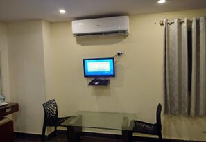 Deluxe Room | Rollaway beds, free WiFi, bed sheets - Olive Comfort (Mysore)