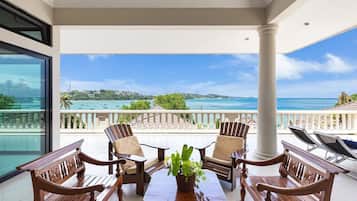 Villa, 4 chambres | Balcon