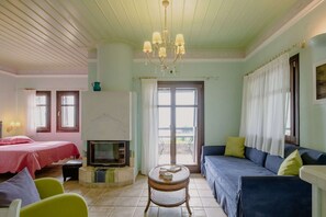 TV - Villa Anthyllion in Lefokastro # apartment Anemone (Lefokastro)