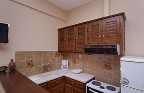 Fridge, coffee/tea maker, toaster, cookware/dishes/utensils