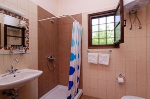 Bruser, hårtørrer, håndklæder