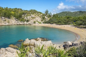 Beach - Alma Bay Holiday Unit 2-BOM (Arcadia)